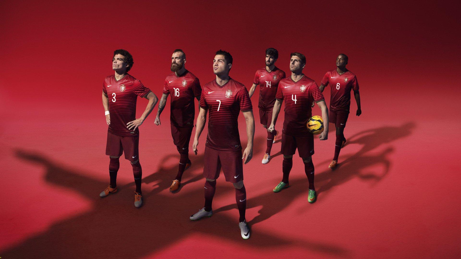 皇家马德里逆转巴萨登顶西甲积分榜 本泽马梅开二度锁定胜局