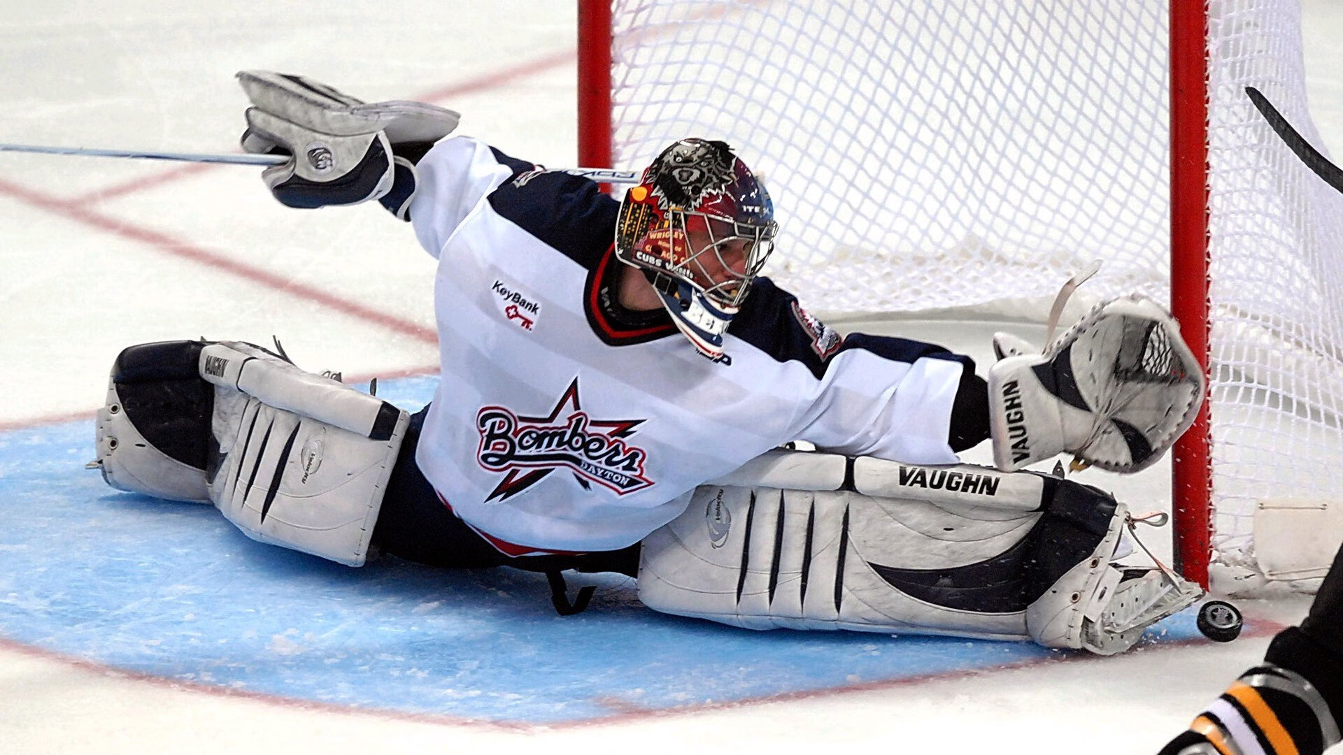 梅西第七次捧起金球奖 刷新足坛历史纪录_28圈